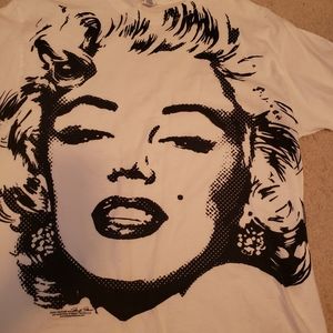 Marilyn monroe iconic t shirt in black and white size large